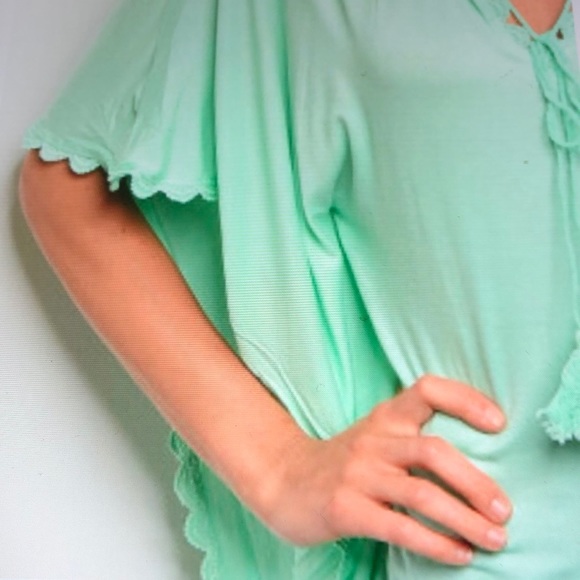 Spring Green Crochet Trim Scalloped Edge Top - Picture 2 of 4